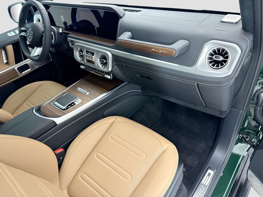 New 2027 MANUFAKTUR Deep Green Mercedes-Benz G 580 image 16