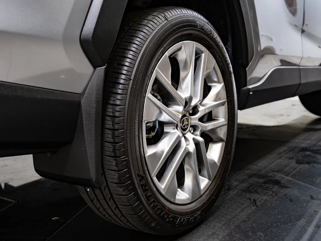 Used 2025 Silver Sky Metallic Toyota XLE Premium image 52