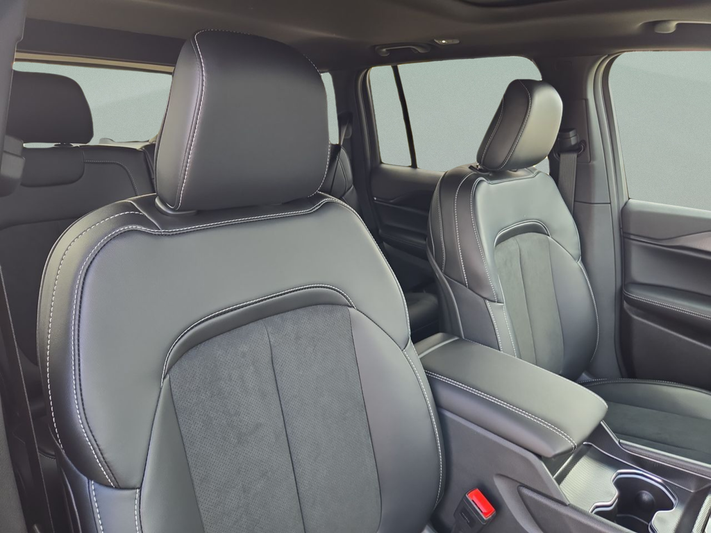 New 2025 Baltic Gray Metallic Clear-Coat Exterior Paint Jeep Altitude X image 35