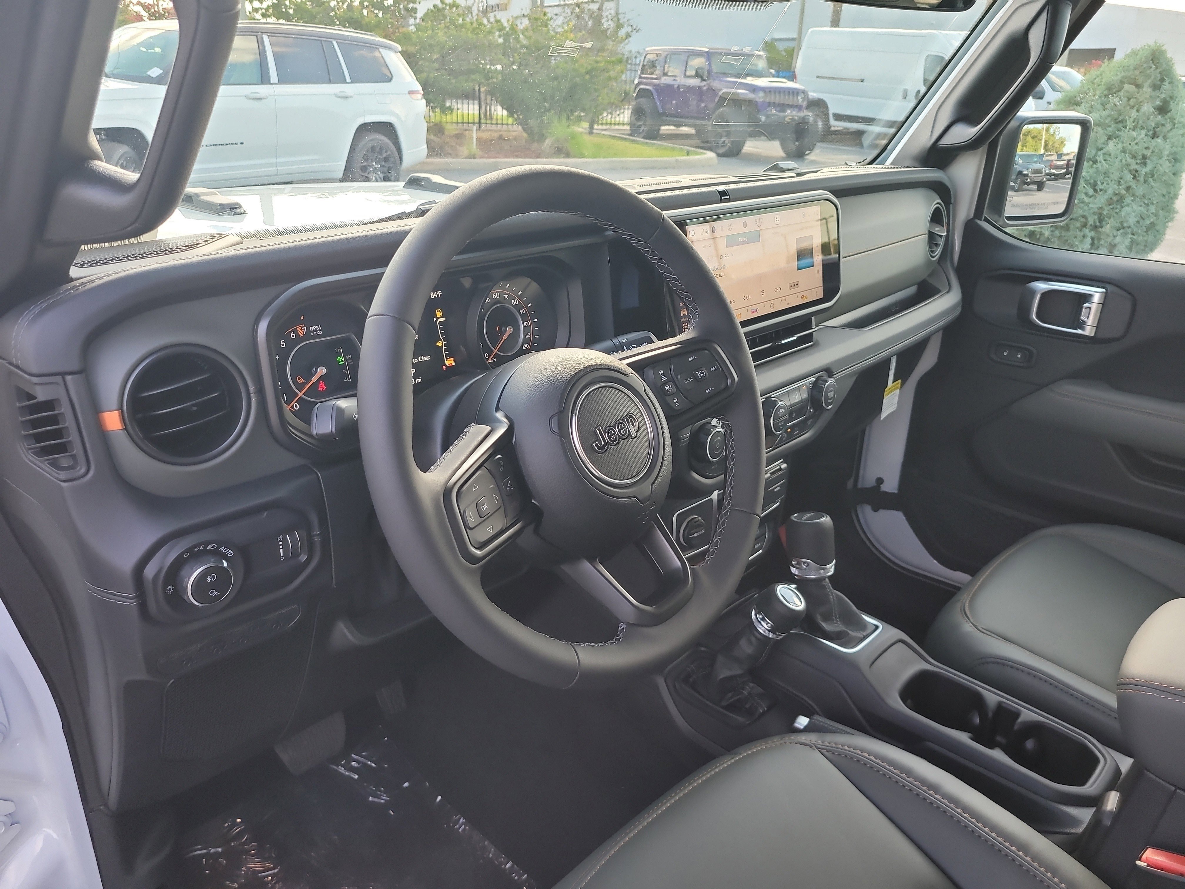 New 2026 Bright White Clear-Coat Exterior Paint Jeep Mojave X image 14