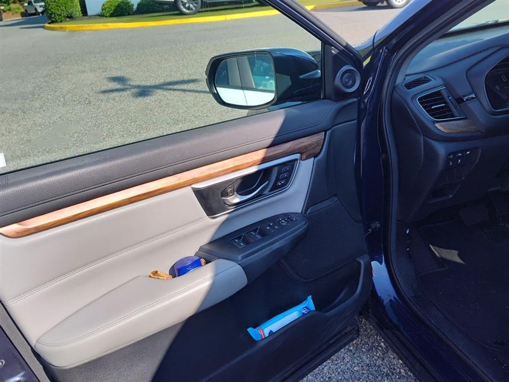 Used 2020 Obsidian Blue Pearl Honda TOUR image 9