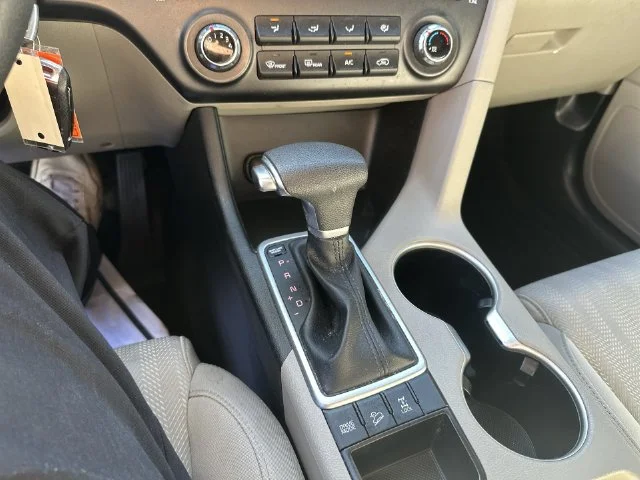 Used 2020 Red Kia LX image 31