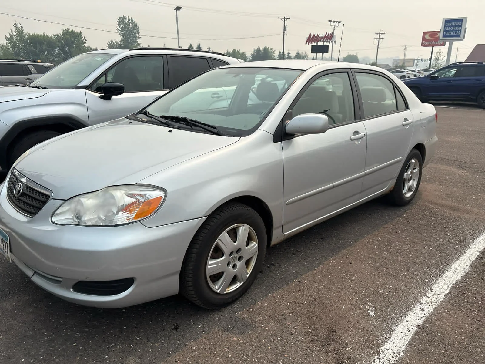 Used 2008 Silver Streak Mica Toyota LE image 2
