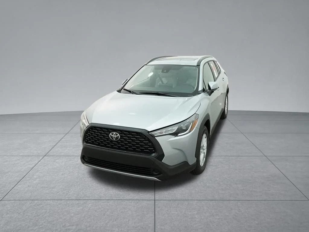 Used 2022 Silver Toyota LE image 19