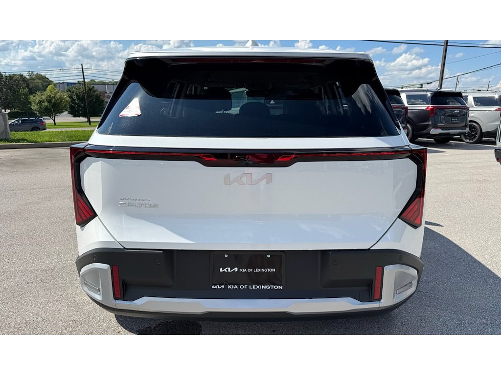 New 2027 Snow White Pearl Kia LX image 5