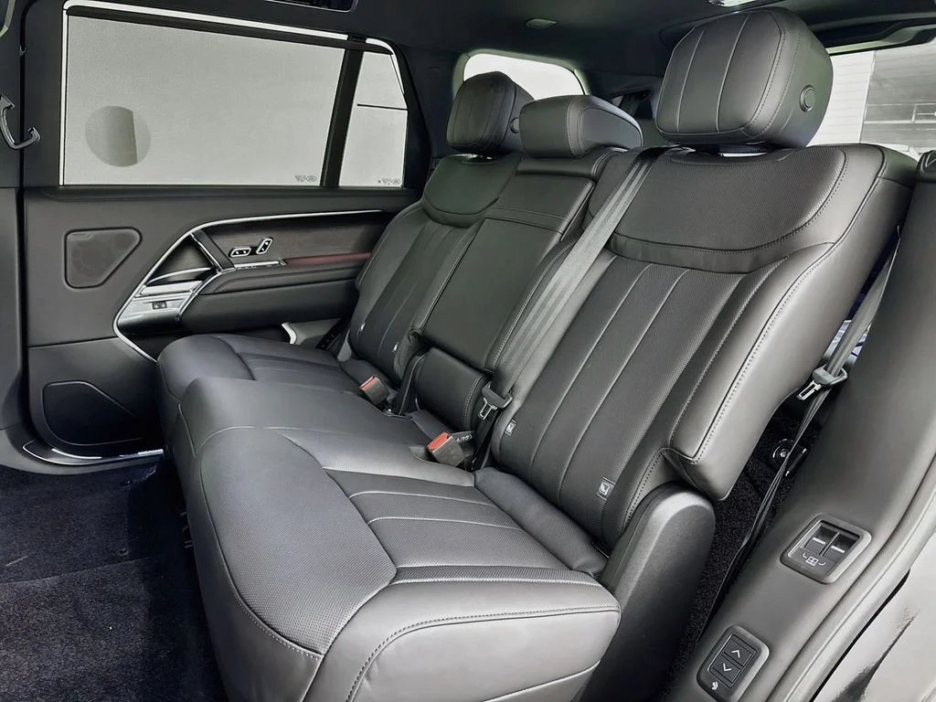 New 2027 Santorini Black Land Rover SE image 25