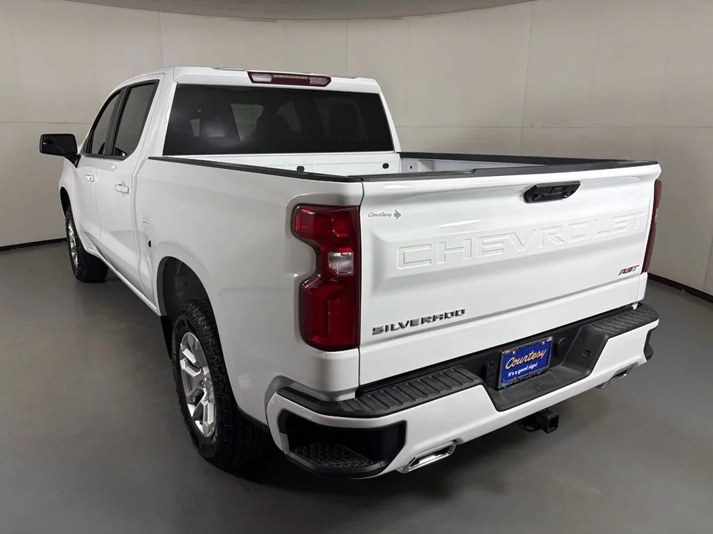 New 2026 Summit White Chevrolet RST image 7