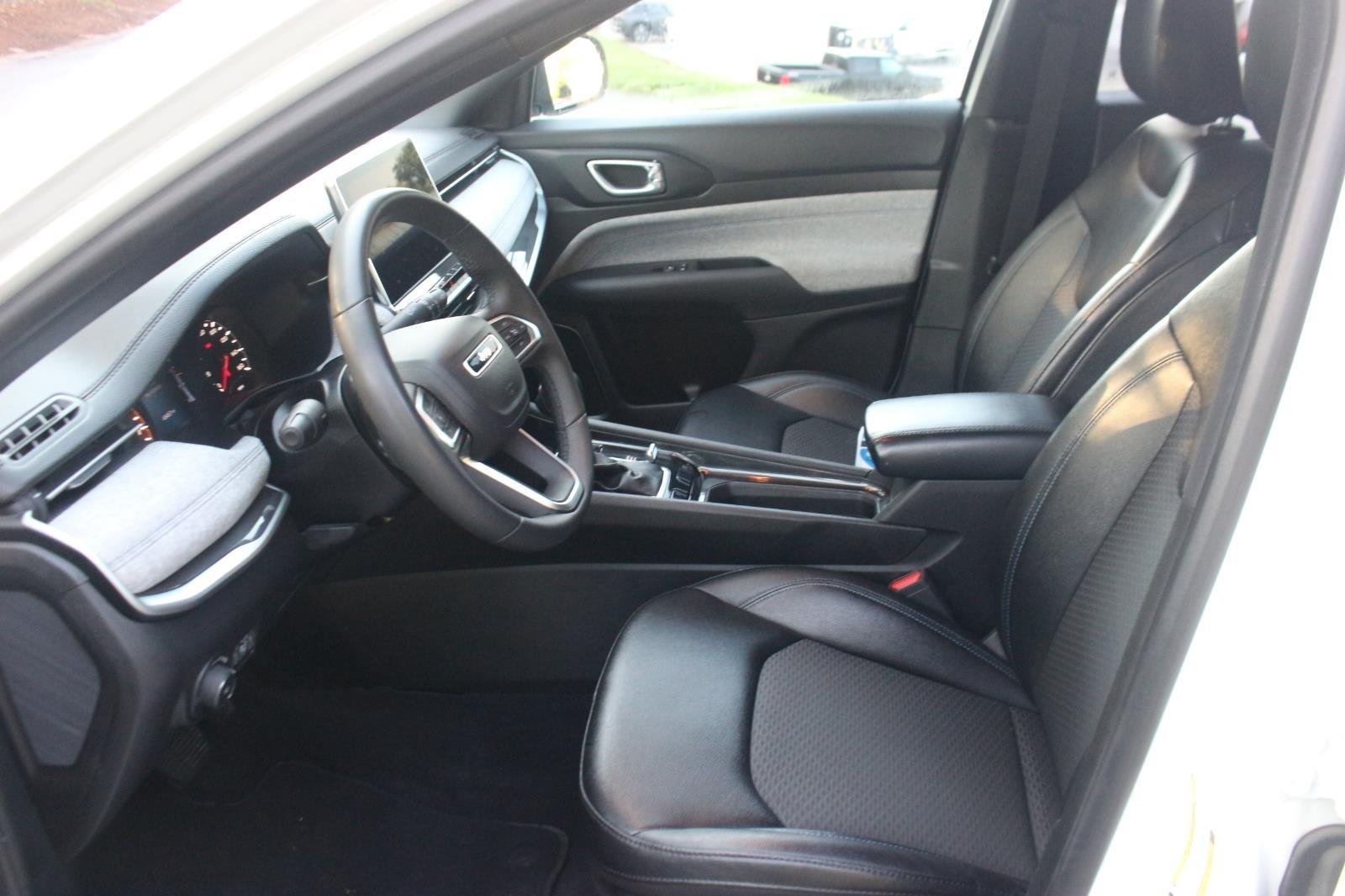 Used 2024 White Jeep Latitude image 14