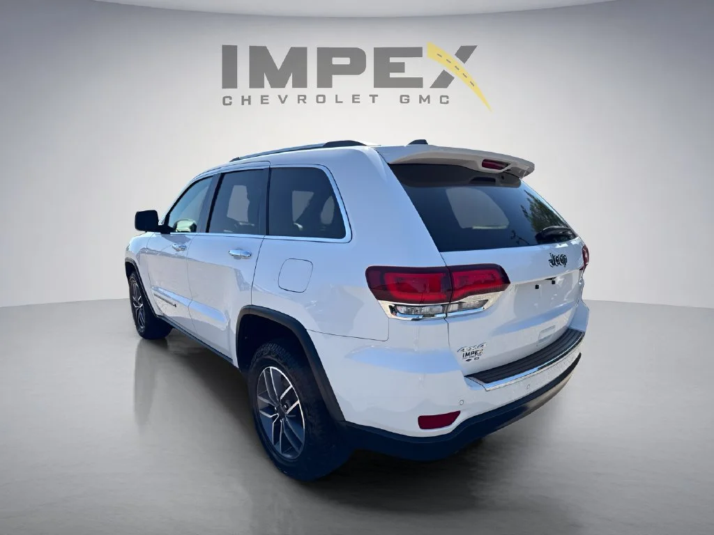 Used 2022  Jeep Limited image 3