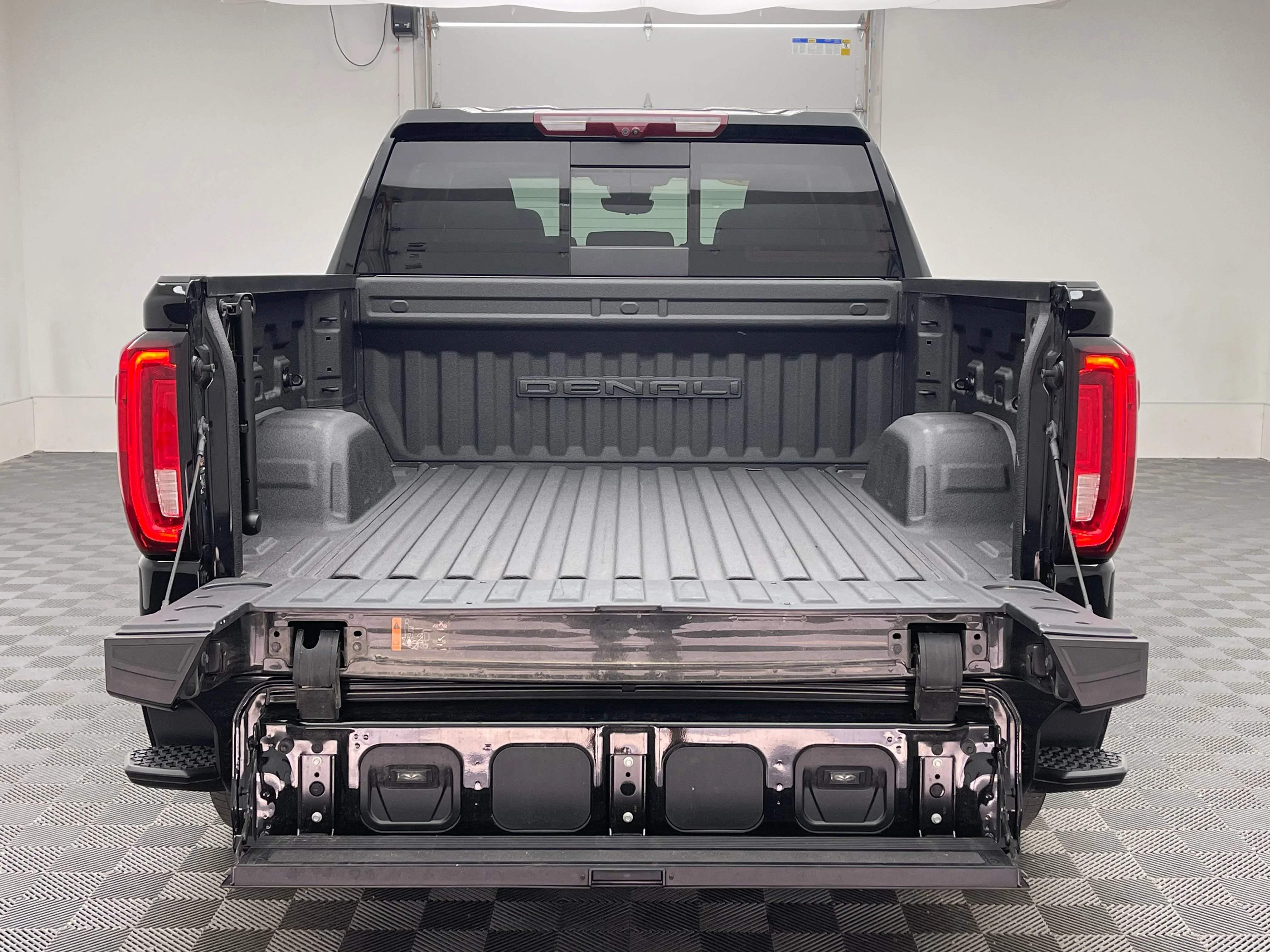 Used 2024 Onyx Black GMC Denali image 13