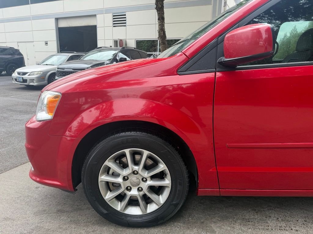 Used 2013 Redline 2 Coat Pearl Dodge R/T image 6