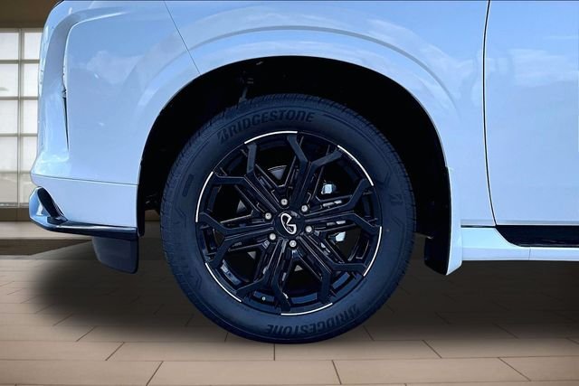 New 2027 2T RADIANT WHIT INFINITI SPORT image 9