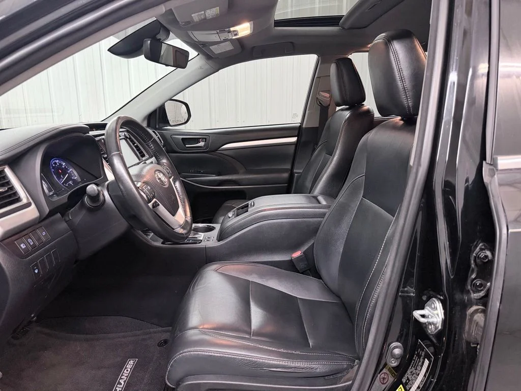 Used 2019 Black Toyota XLE image 10