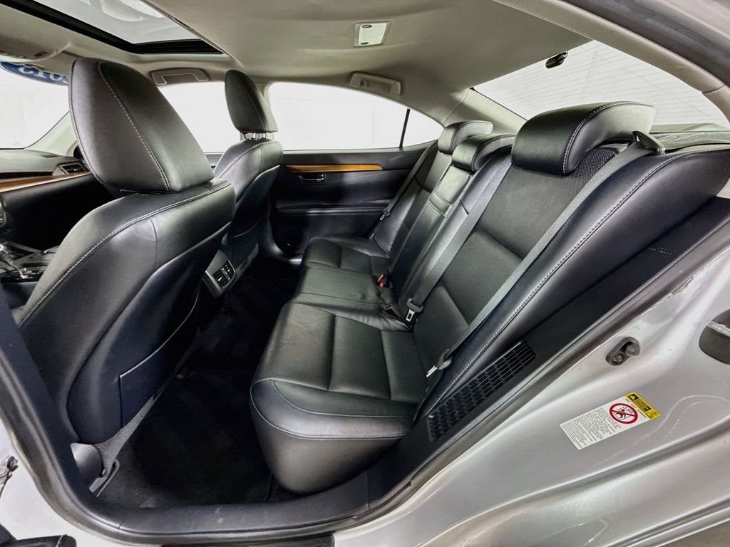 Used 2013 Silver Lining Metallic Lexus Hybrid image 25