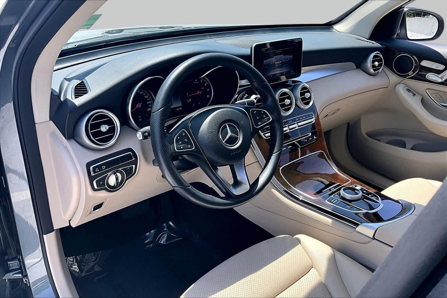 Used 2018 Selenite Grey Metallic Mercedes-Benz GLC 300 image 17