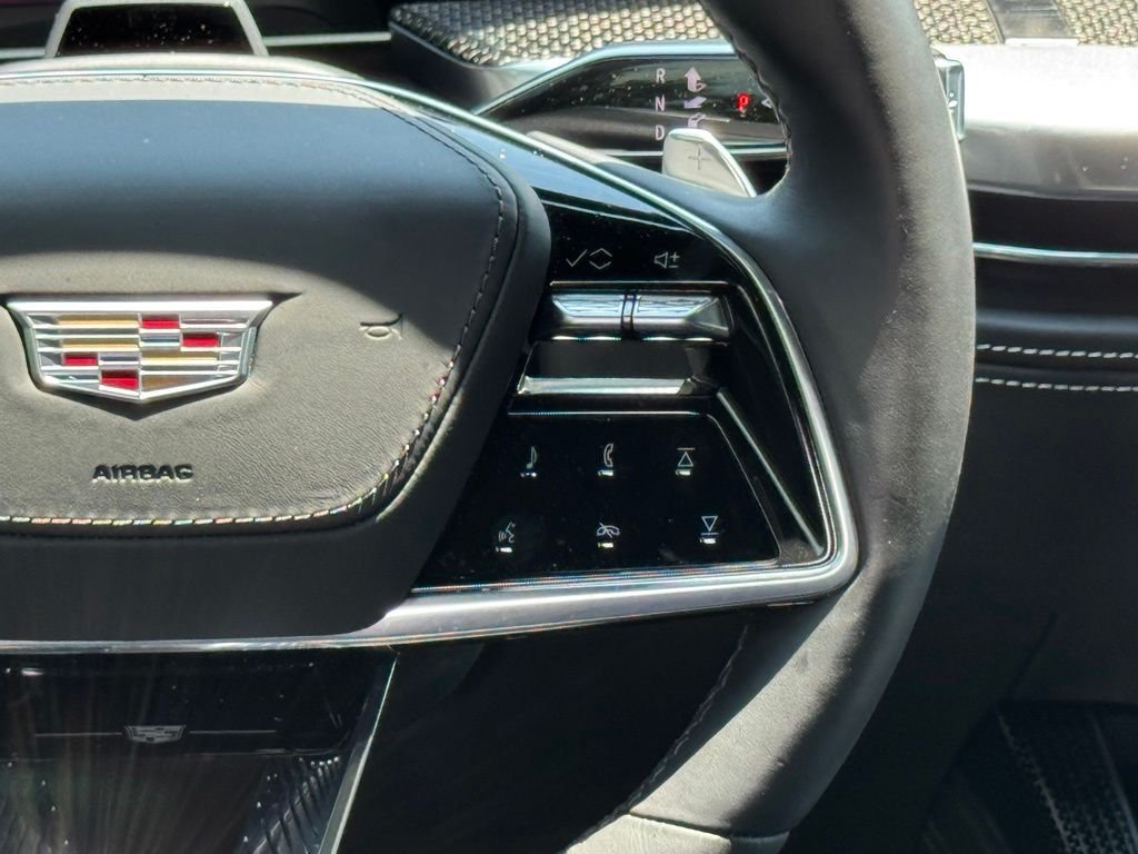 Used 2025 White Cadillac V-Series image 27
