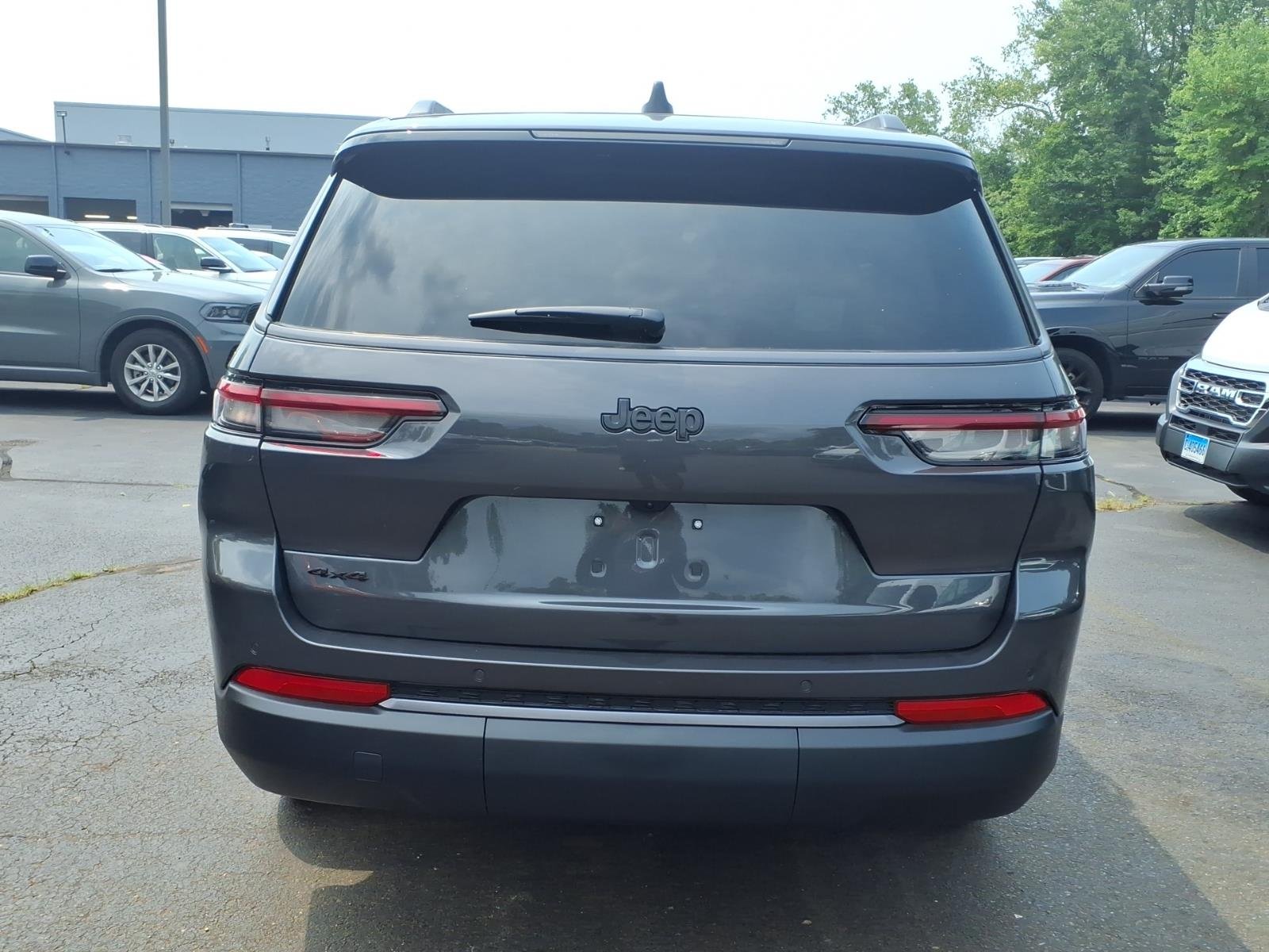 New 2026 Baltic Gray Metallic Clear-Coat Exterior Paint Jeep Altitude image 5