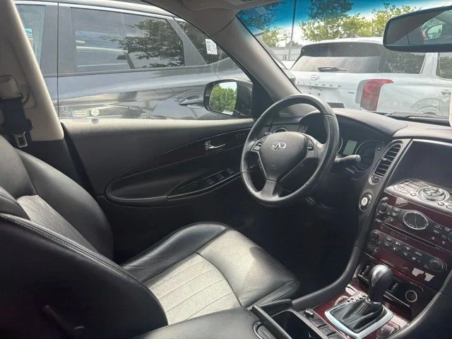 Used 2017 Graphite Shadow INFINITI Base image 14