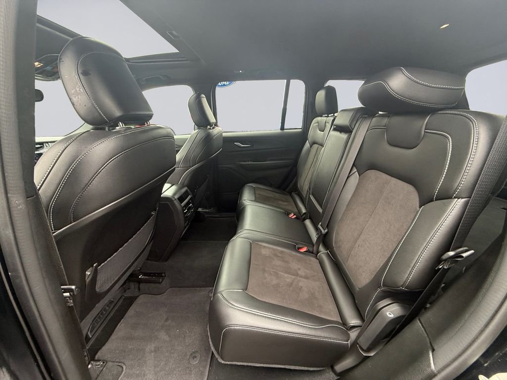 Used 2024 Diamond Black Jeep Altitude X image 17