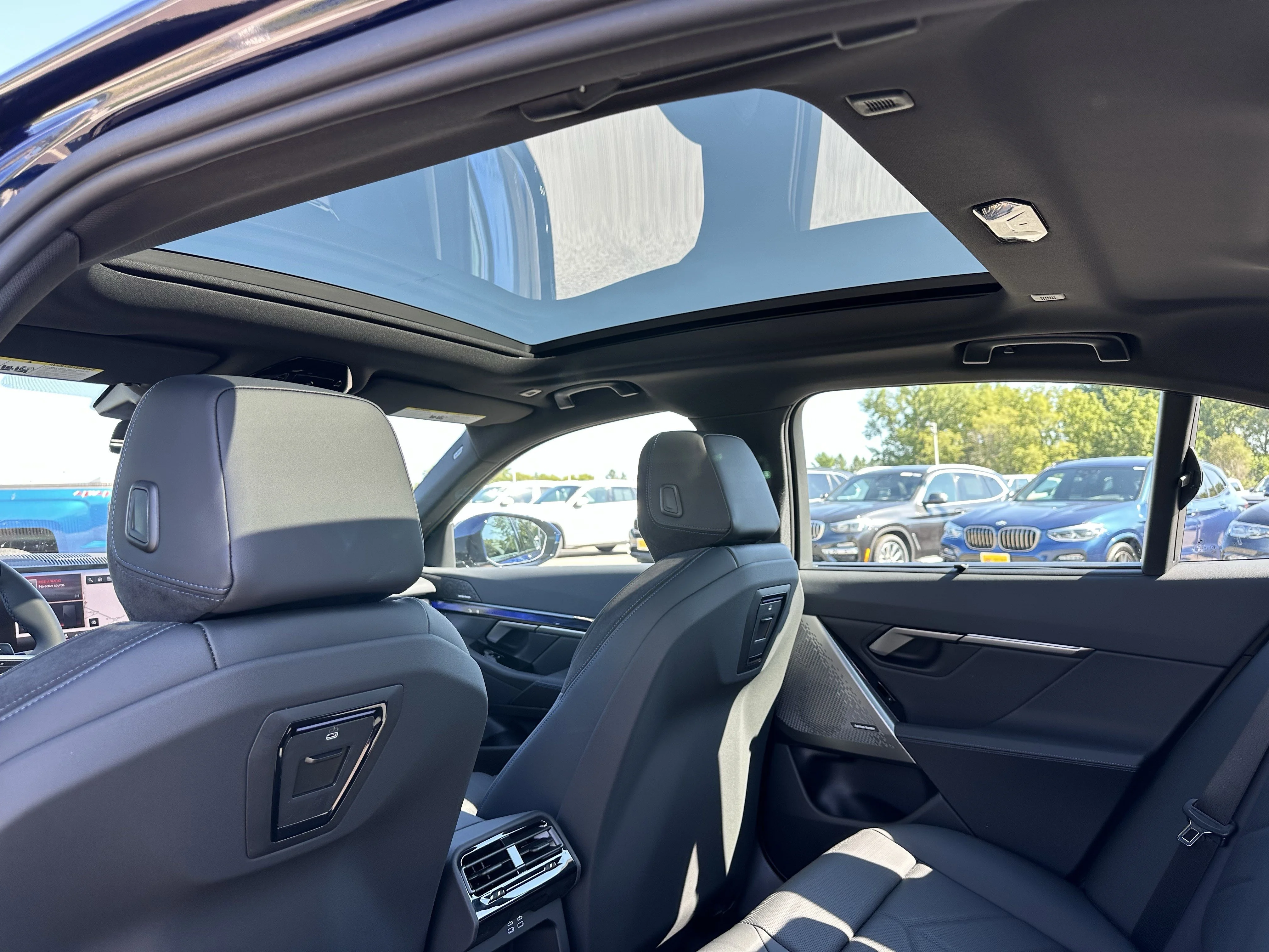 New 2026 Tanzanite Blue II Metallic BMW 550e xDrive image 20