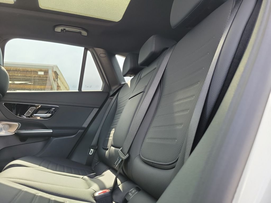New 2027 Polar White Mercedes-Benz GLC 300 image 9