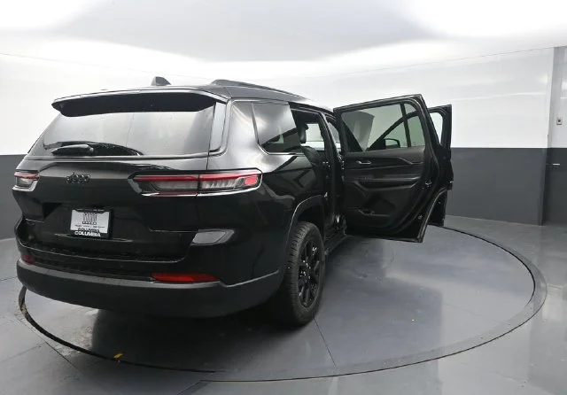 Used 2024 Black Jeep Altitude X image 37