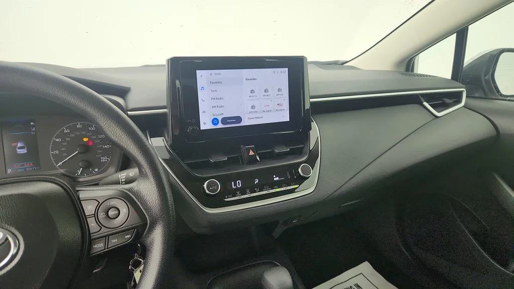 Used 2025  Toyota LE image 18