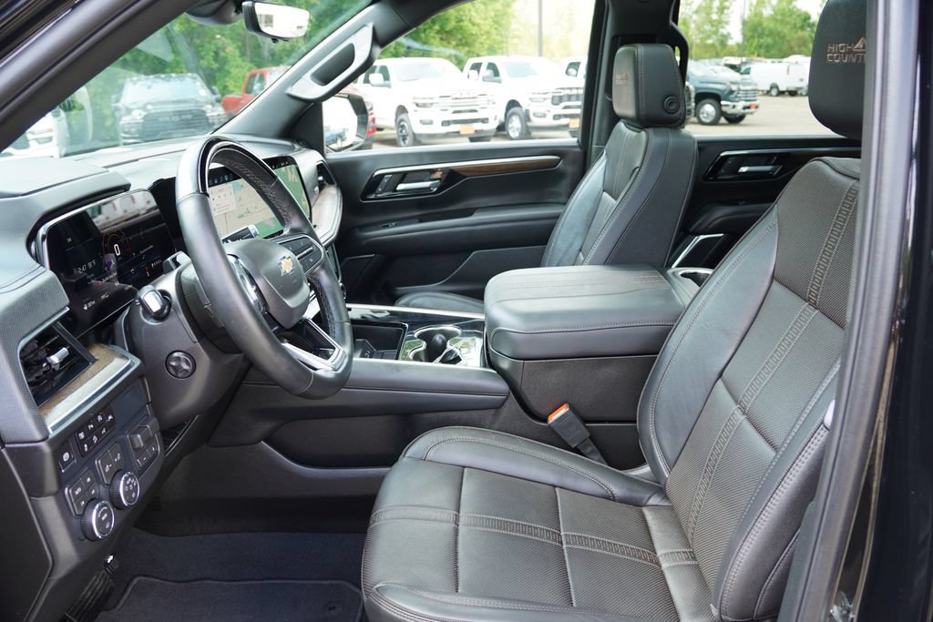 2026 Chevrolet Suburban High Country - Photo 16