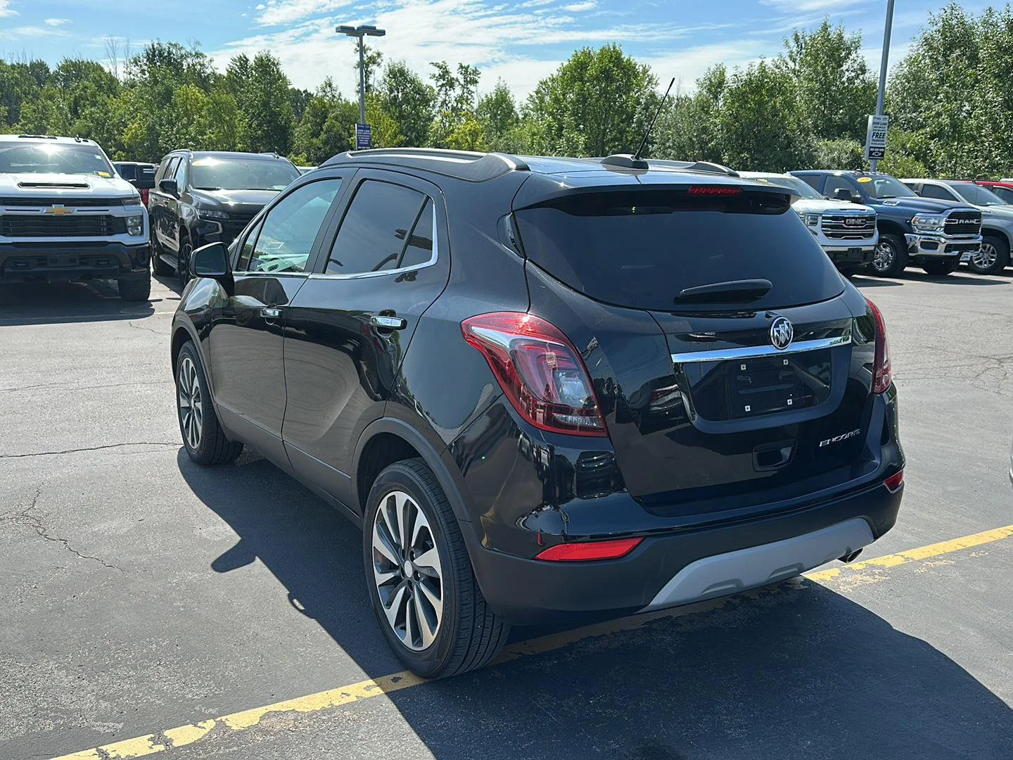 Used 2021 Ebony Twilight Metallic Buick Preferred image 4