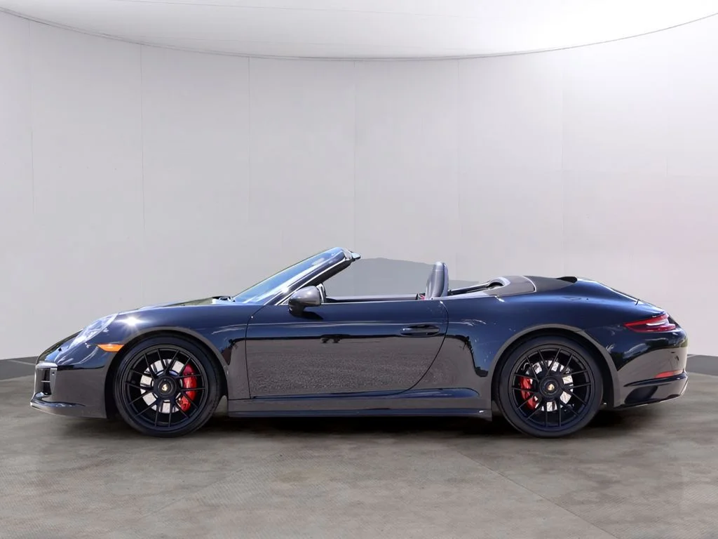 Used 2017  Porsche  image 2