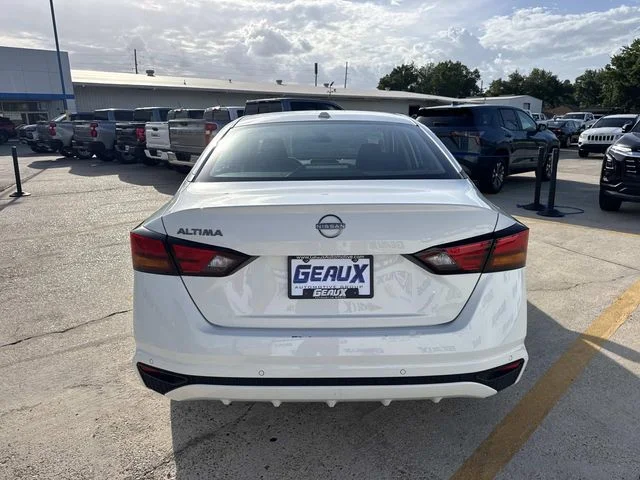 Used 2025 White Nissan 2.5 SV image 13