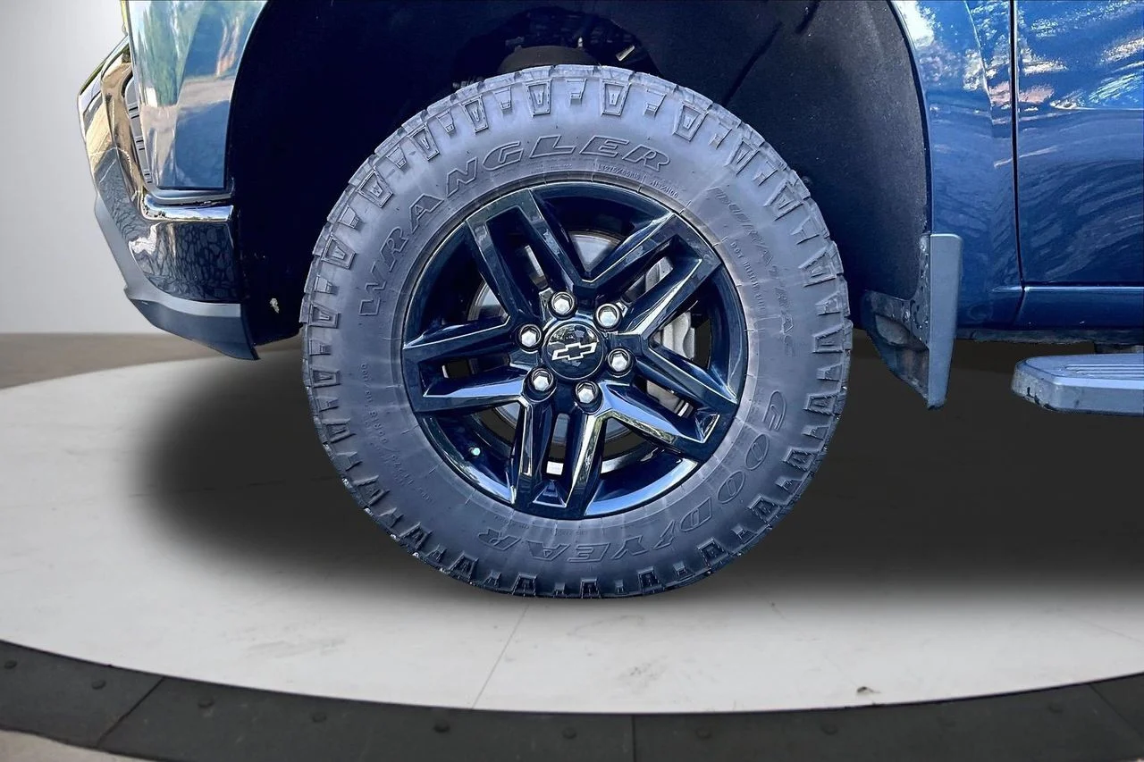 Used 2019 Blue Chevrolet Custom Trail Boss image 31