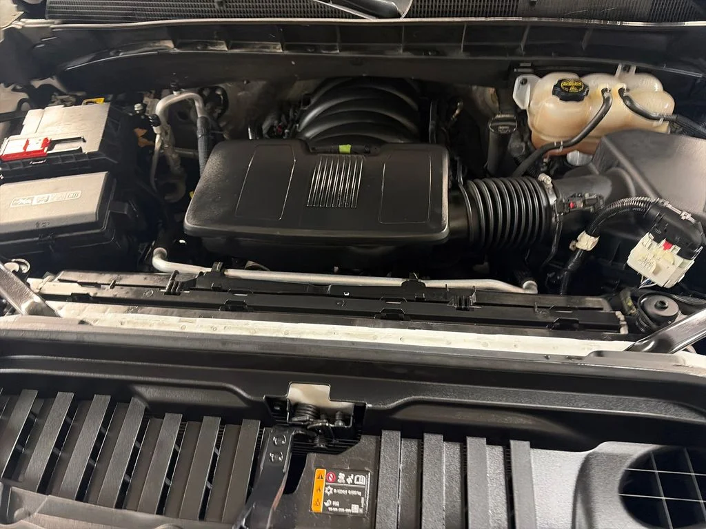Used 2024 White GMC Elevation image 3