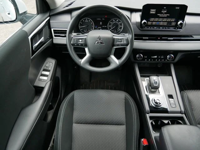 Used 2023 White Diamond Mitsubishi ES image 12