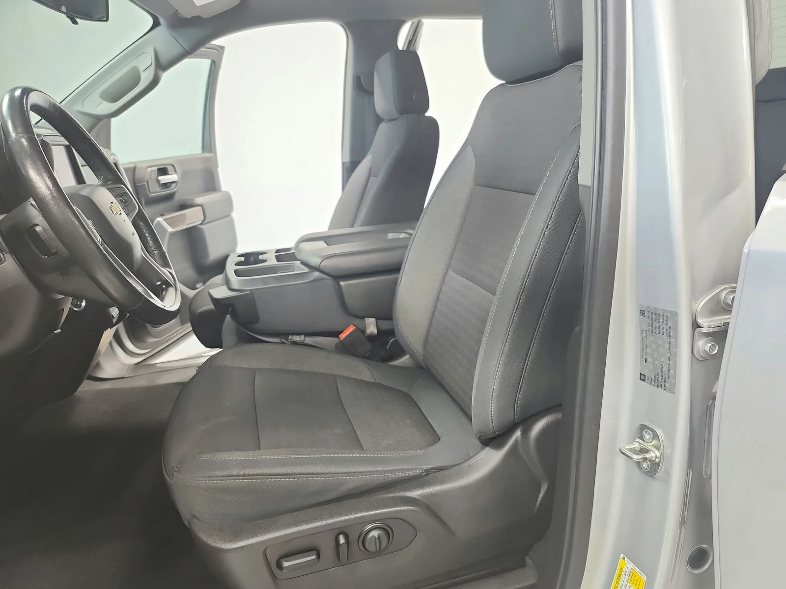 Used 2019 Silver Chevrolet LT image 19