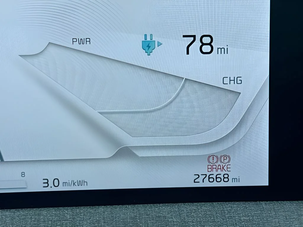 Used 2024 White Kia Light image 17