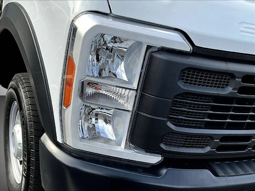 Used 2025 Oxford White Ford XL image 30