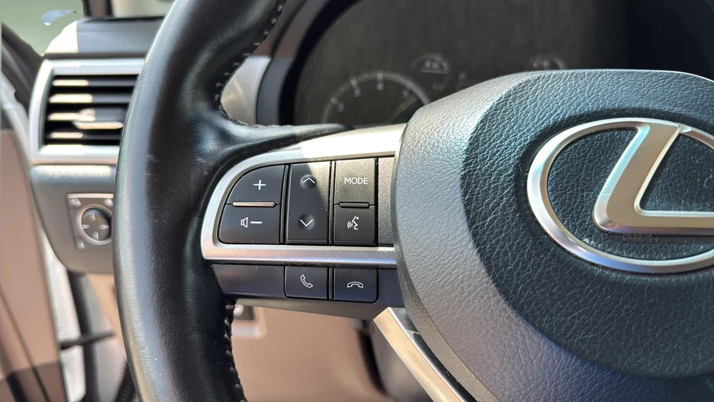 Certified Used 2022  Lexus 460 image 25