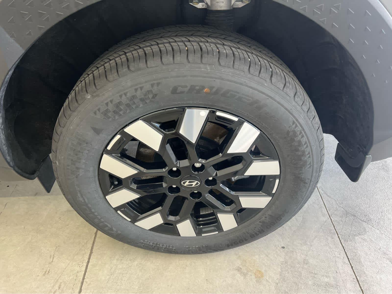 Used 2025 Hampton Gray Hyundai SEL image 10