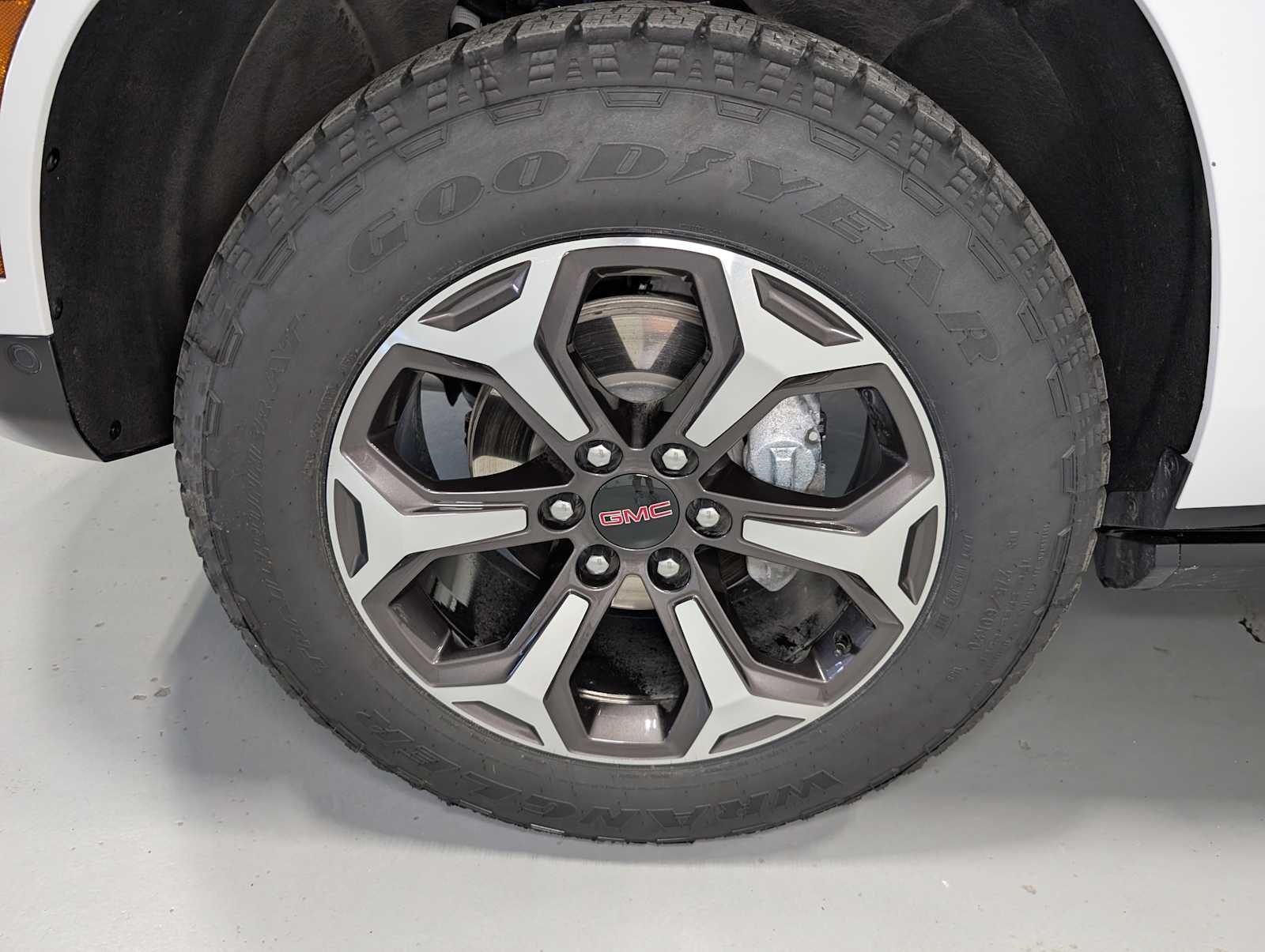 Used 2025 Summit White GMC AT4 Ultimate image 3