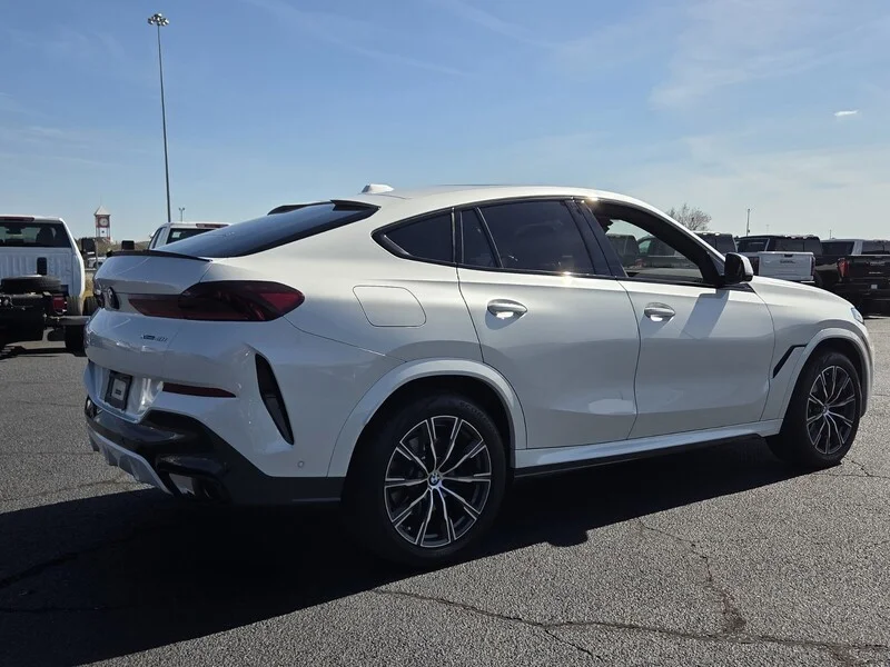 Used 2026 White Metallic BMW XDRIVE40I image 14
