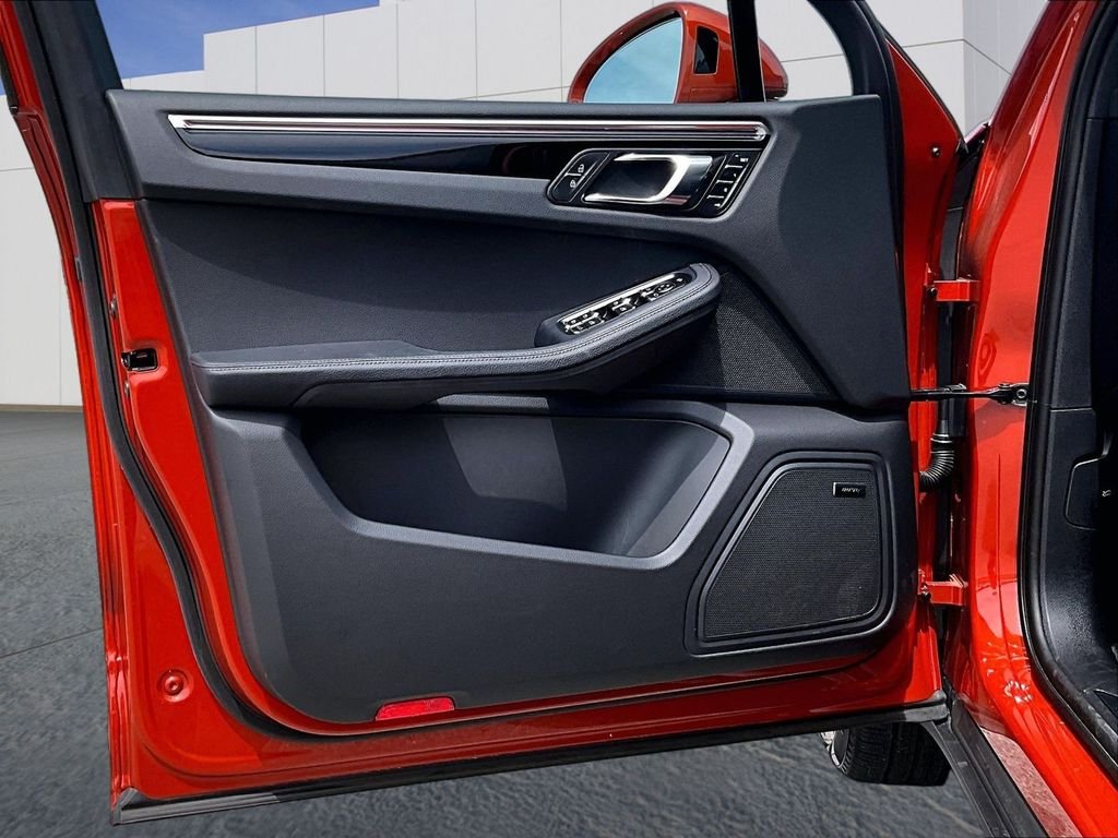 Used 2025 Orange Porsche  image 19