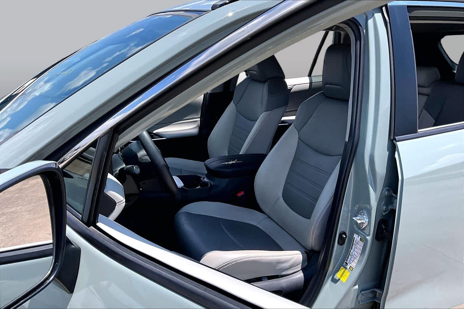 Used 2020 Lunar Rock Toyota XLE Premium image 8