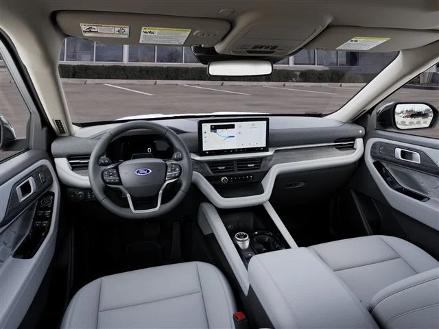 New 2027 Star White Metallic Tri-Coat Ford Platinum image 9
