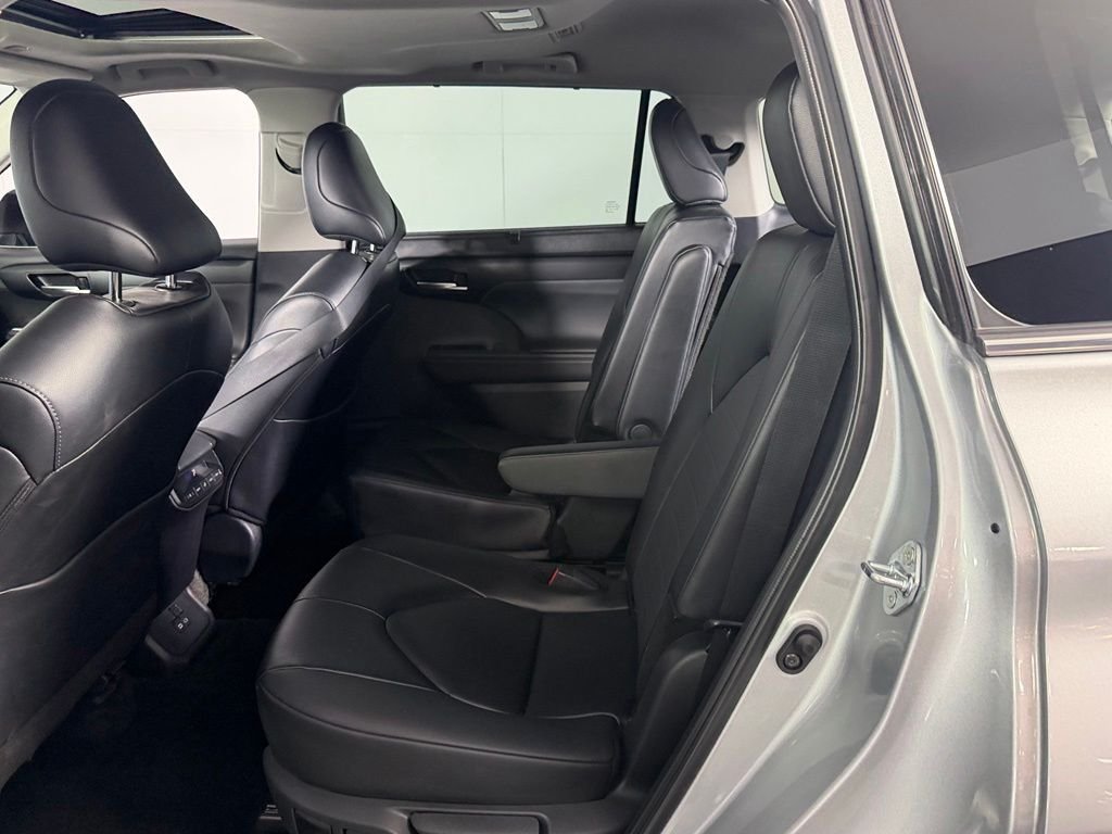 Certified Used 2025 Silver Toyota XLE image 28