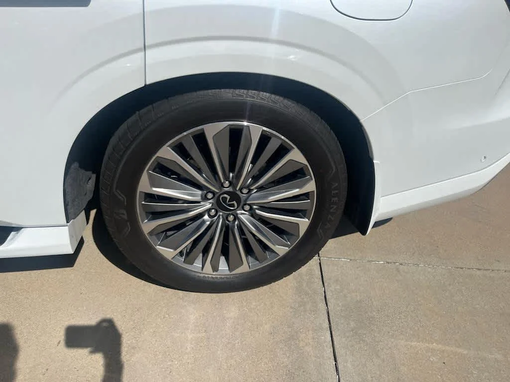 Certified Used 2026 Radiant White INFINITI LUXE image 19
