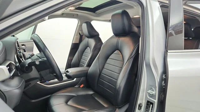 Used 2021 Silver Toyota XLE image 16