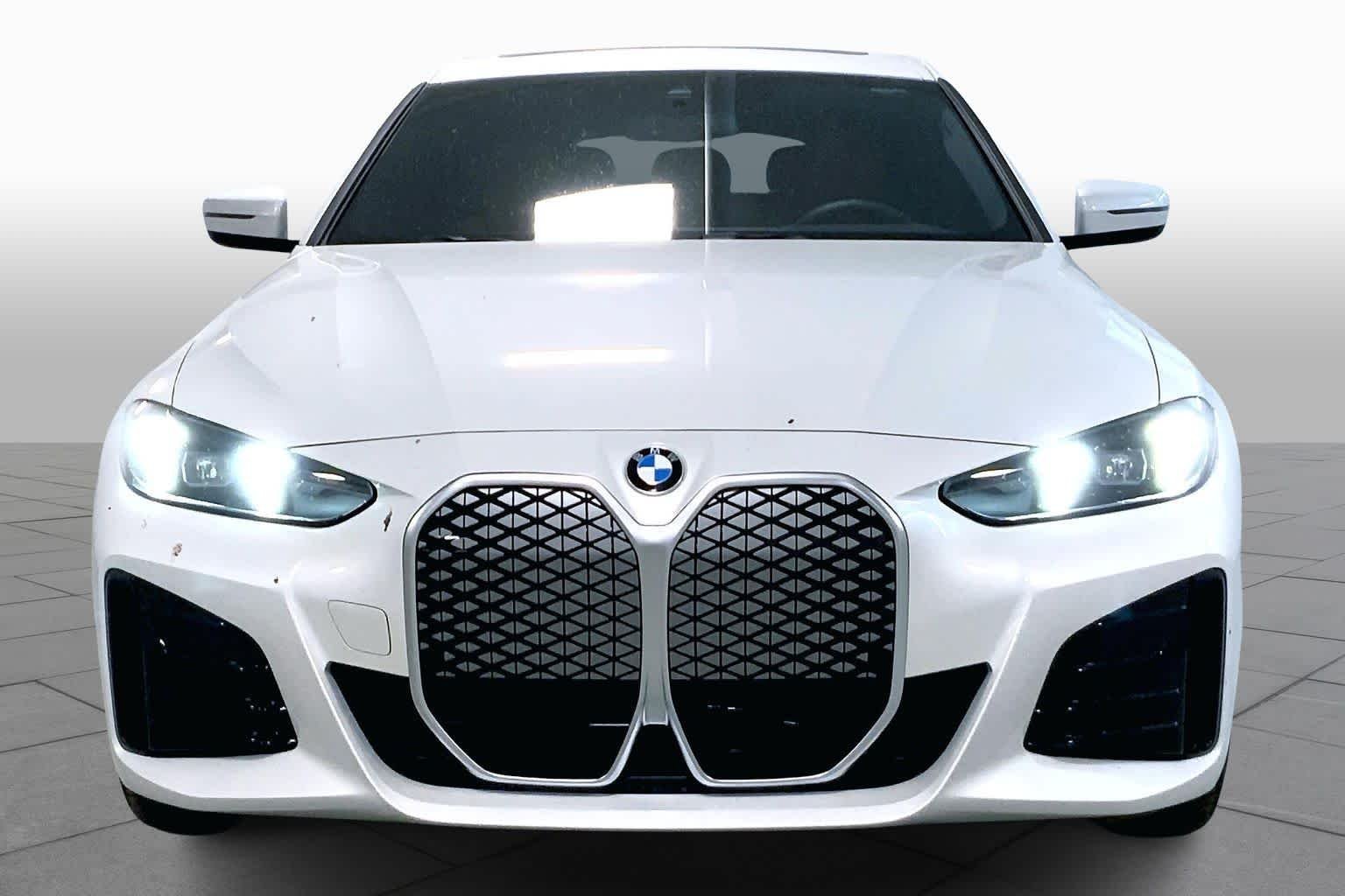 New 2026 Mineral White Metallic BMW xDrive40 image 3