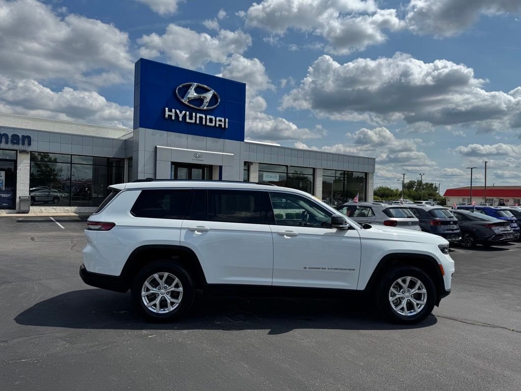 Used 2023 Bright White Clearcoat Jeep Limited image 8