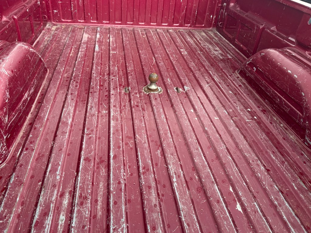 Used 2005 Maroon GMC SLT image 13